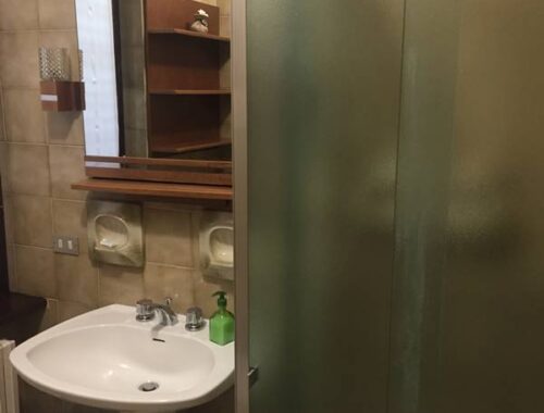 "alt="bathroom
