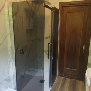 "alt="big shower holiday home lake iseo