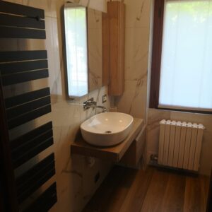 "alt="guest bathroom holiday home lake iseo