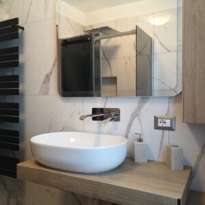 "alt="luxury bathroom holiday home lake iseo