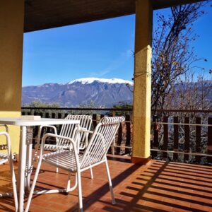 "alt="terrace view holiday home lake iseo